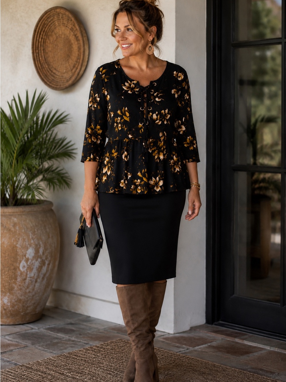 💛Chic & flattering black Floral peplum top with lace up neckline.